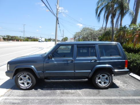 Used 2001 Jeep Cherokee 2WD Sport 4-Door image 2