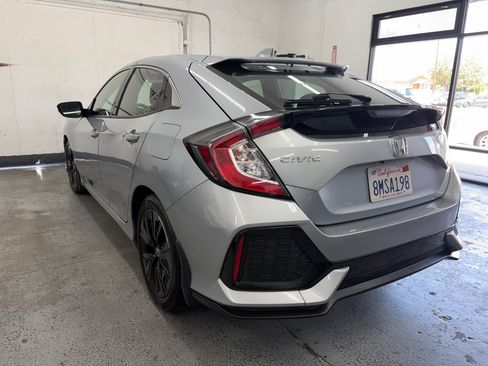 Used 2019 Honda Civic EX Hatchback image 5