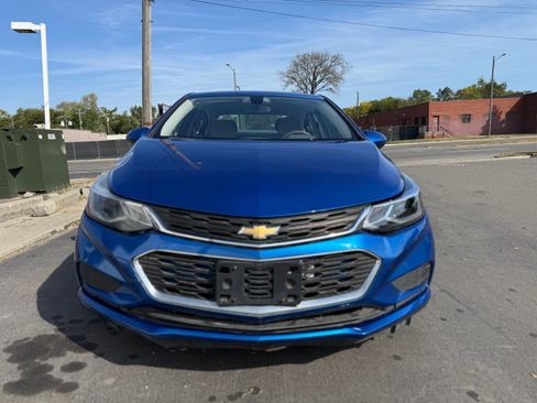 Used 2016 Chevrolet Cruze LT image 2