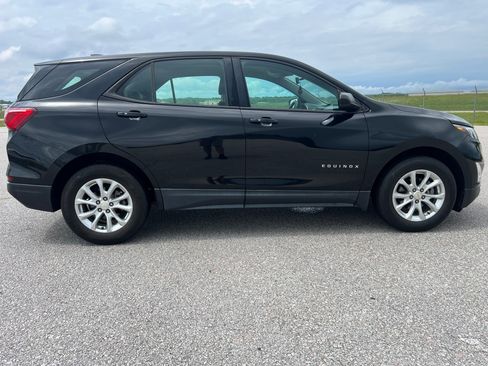 Used 2018 Chevrolet Equinox LS Sport Utility 4D FWD image 8