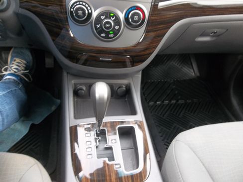 Used 2011 Hyundai Santa Fe GLS image 6