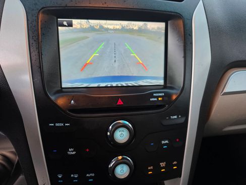 Used 2014 Ford Explorer 4WD XLT image 18