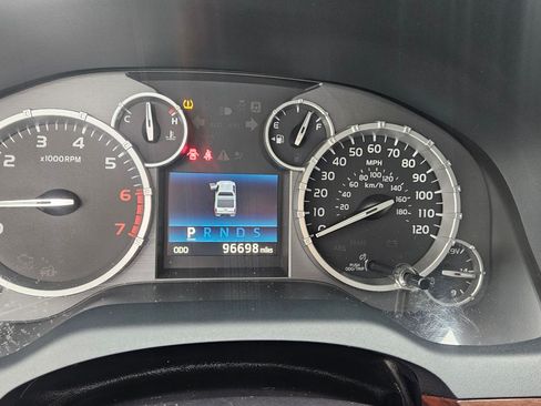 Used 2014 Toyota Tundra 4x4 CrewMax Limited image 10
