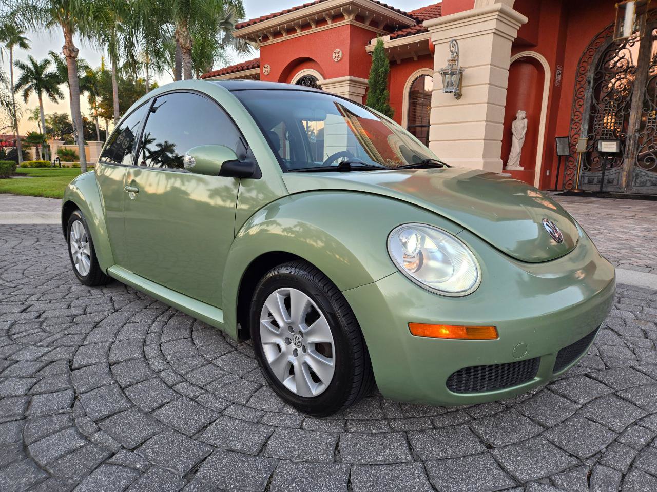 Used 2009 Volkswagen Beetle 2.5 Coupe FWD image 3