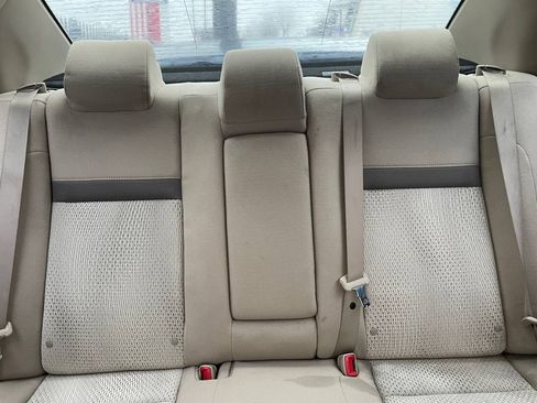 Used 2014 Toyota Camry LE image 18