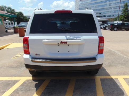 Used 2017 Jeep Patriot 75th Anniversary image 7