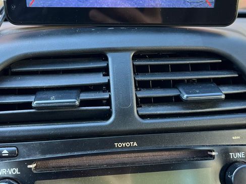 Used 2004 Toyota RAV4 image 16