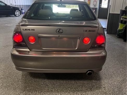 Used 2004 Lexus IS 300 image 4