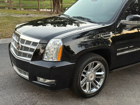 Used 2014 Cadillac Escalade ESV Platinum image 28