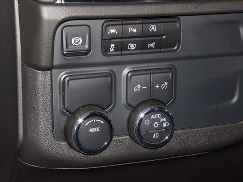 Used 2025 Chevrolet Tahoe 2WD Premier image 6