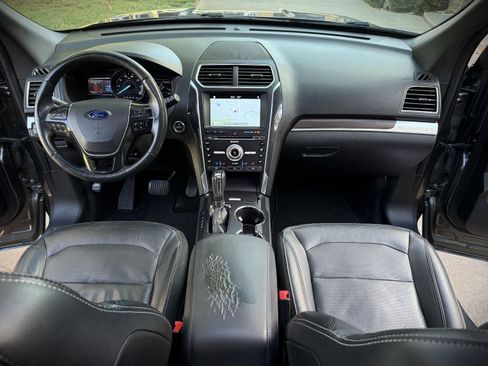 Used 2017 Ford Explorer FWD Limited image 3