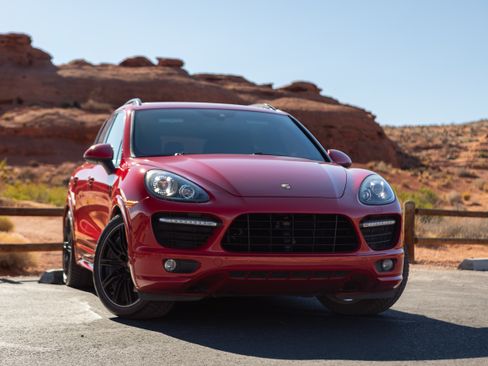 Used 2014 Porsche Cayenne GTS AWD/4WD image 7