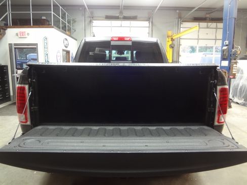 Used 2017 RAM 1500 Laramie image 7