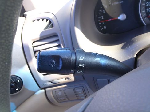 Used 2012 Kia Sedona LX image 26