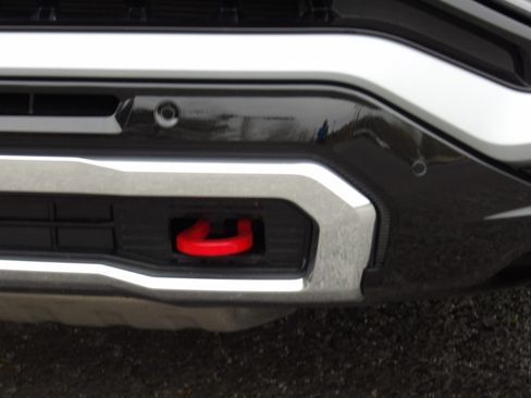 Used 2025 Chevrolet Suburban Z71 image 12