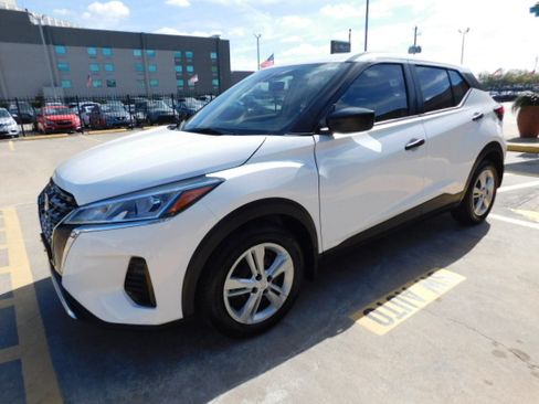 Used 2024 Nissan Kicks S image 4