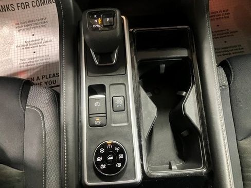 Used 2022 Nissan Pathfinder SV image 14