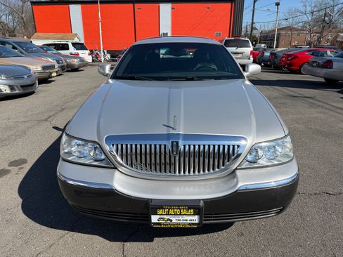 Used 2005 Lincoln Town Car Signature image 21