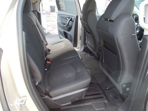 Used 2015 GMC Acadia SLE image 19