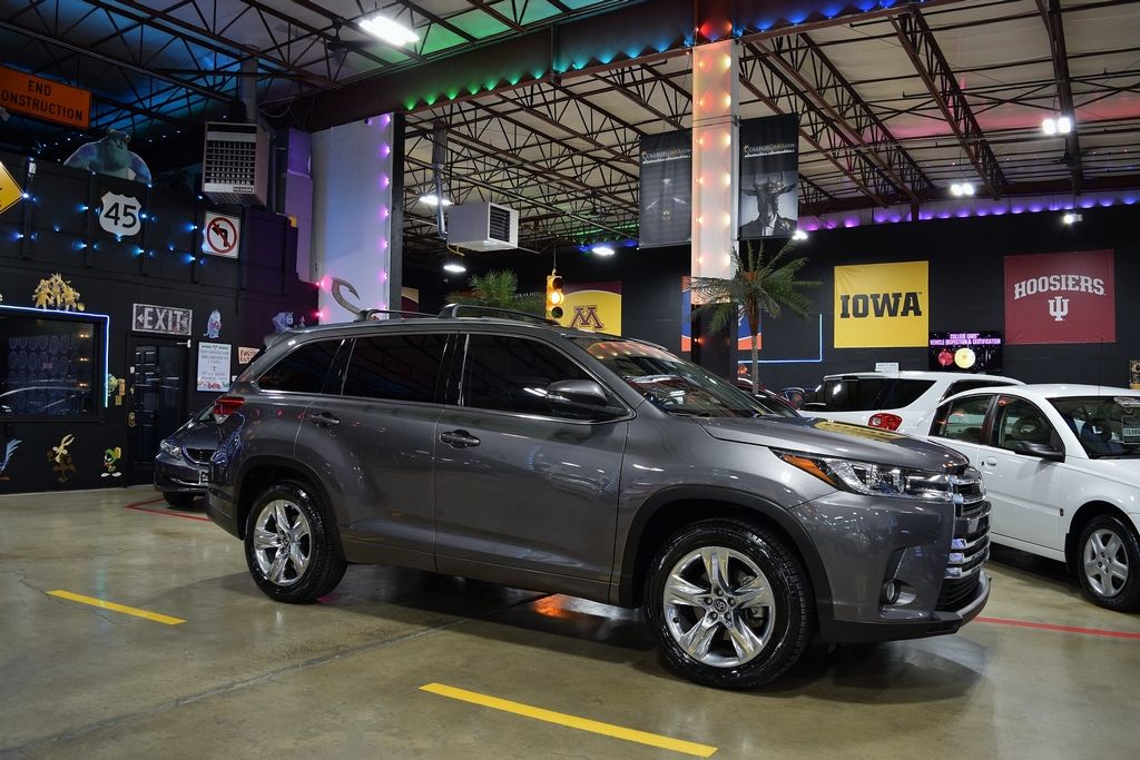 Used 2018 Toyota Highlander Limited V6 w/ 3rd Row FWD image 7