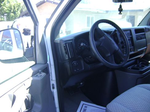 Used 2007 Chevrolet Express 3500 Extended Passenger RWD image 11