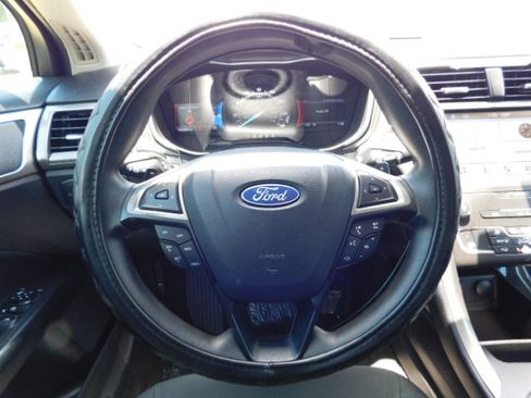 Used 2019 Ford Fusion SE FWD image 13