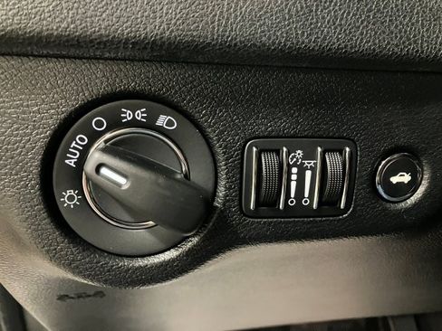 Used 2021 Chrysler 300 Touring image 17