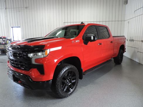 Used 2022 Chevrolet Silverado 1500 4x4 Crew Cab LT Trail Boss image 2