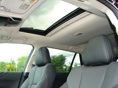 Used 2025 Subaru Outback Limited AWD/4WD image 3