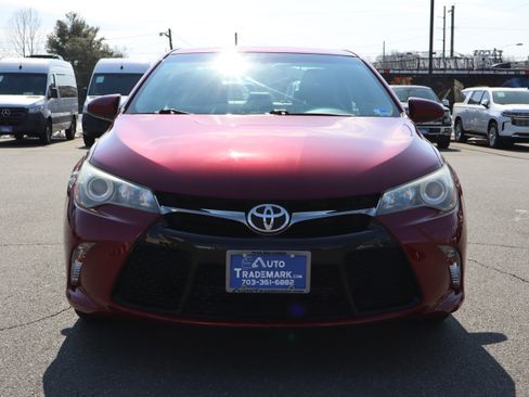 Used 2016 Toyota Camry SE image 3