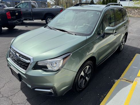 Used 2017 Subaru Forester 2.5i Limited AWD/4WD image 3
