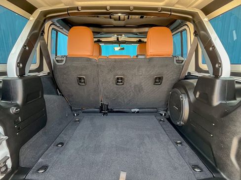 Used 2021 Jeep Wrangler Unlimited image 12