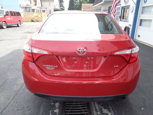 Used 2015 Toyota Corolla LE image 9