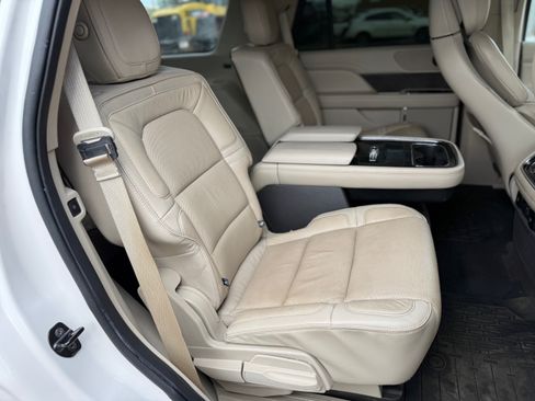 Used 2019 Lincoln Navigator Reserve image 9