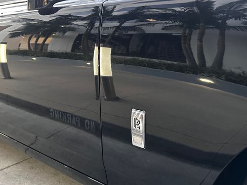 Used 2021 Rolls-Royce Phantom image 40