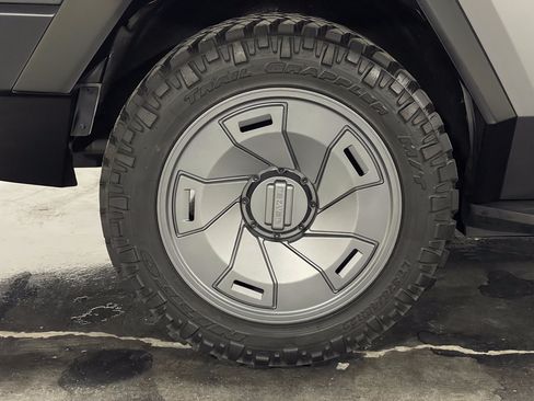 Used 2023 Cadillac Escalade Platinum Luxury image 17