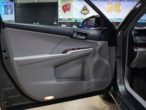 Used 2012 Toyota Camry XLE image 28