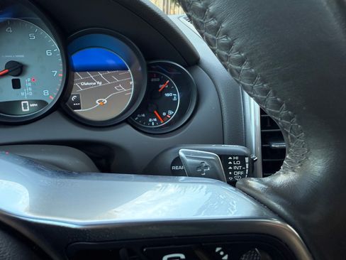 Used 2016 Porsche Cayenne S image 21