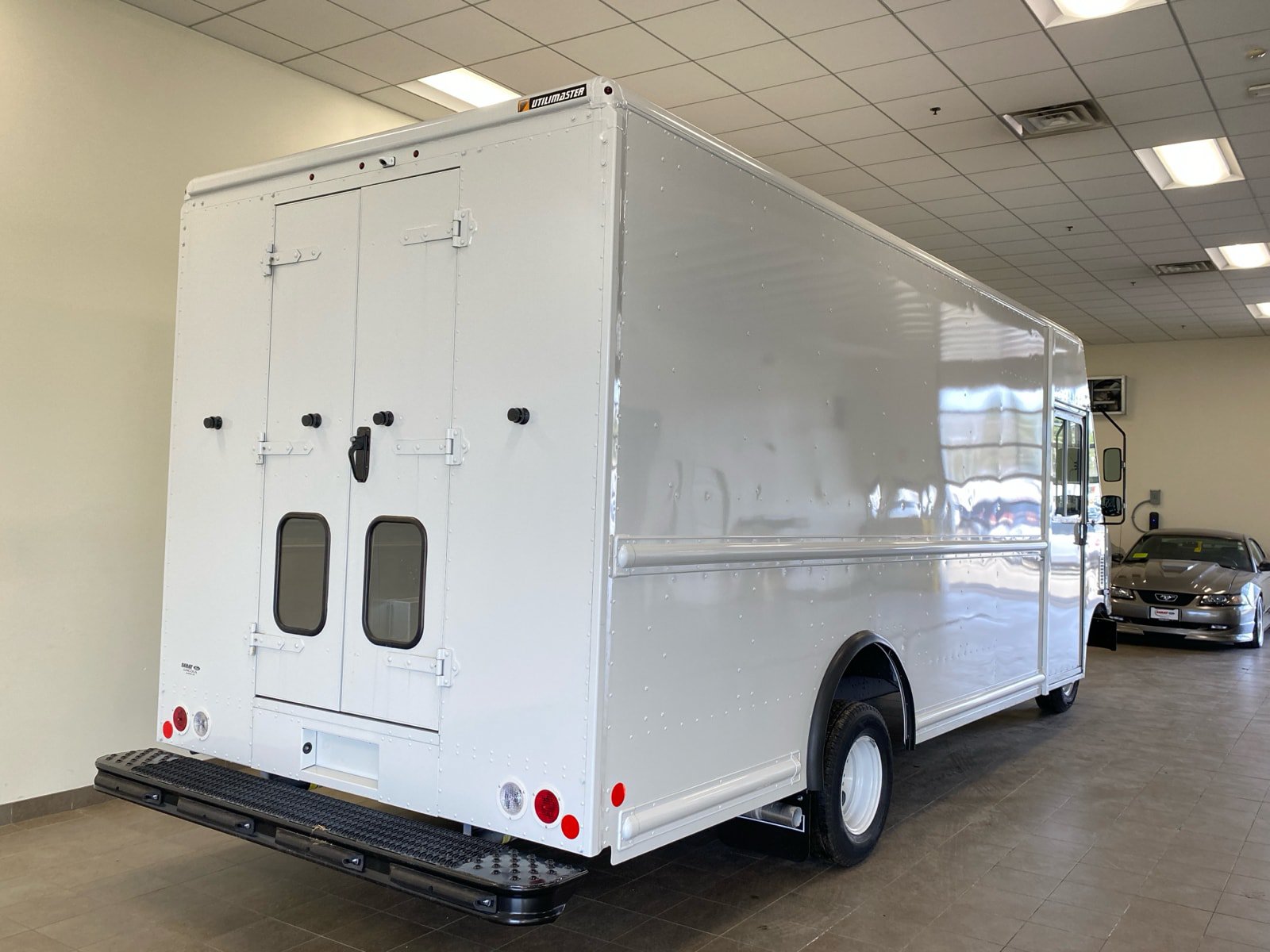 New 2026 Ford E-450 and Econoline 450 RWD image 9