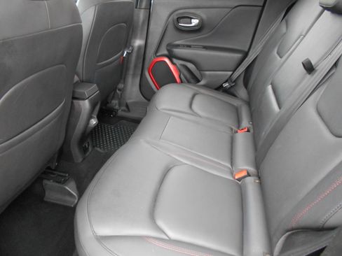 Used 2018 Jeep Renegade Trailhawk image 8