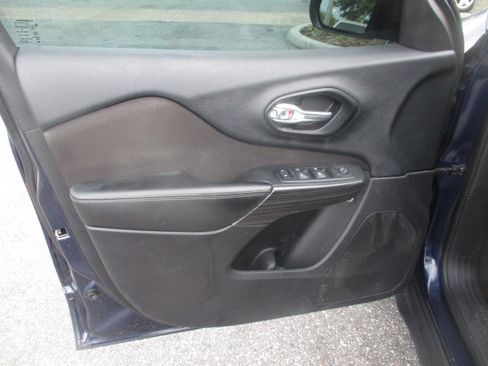 Used 2016 Jeep Cherokee Latitude image 16