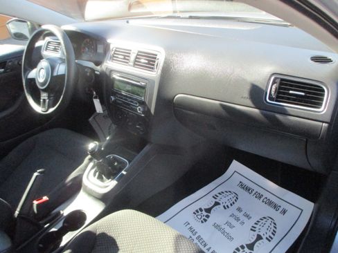 Used 2014 Volkswagen Jetta SE Sedan 4D FWD image 4