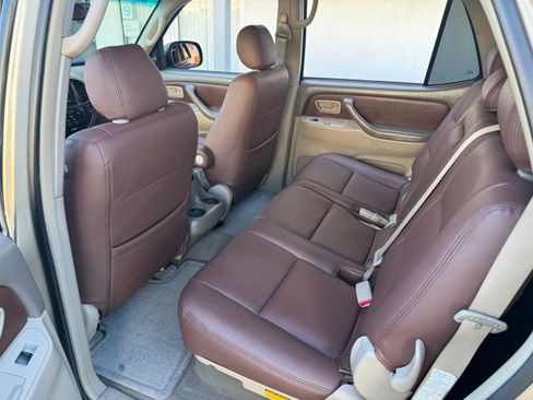 Used 2005 Toyota Sequoia SR5 image 21
