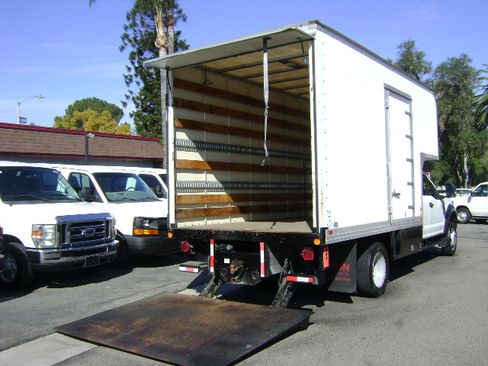 Used 2017 Ford F550 image 9