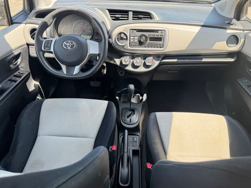Used 2012 Toyota Yaris 4-Door Hatchback FWD image 20