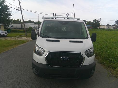 Used 2025 Ford Transit 250 130 Low Roof RWD image 3