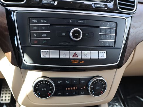 Used 2019 Mercedes-Benz GLE 400 image 29