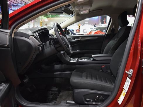 Used 2019 Ford Fusion SE FWD image 17