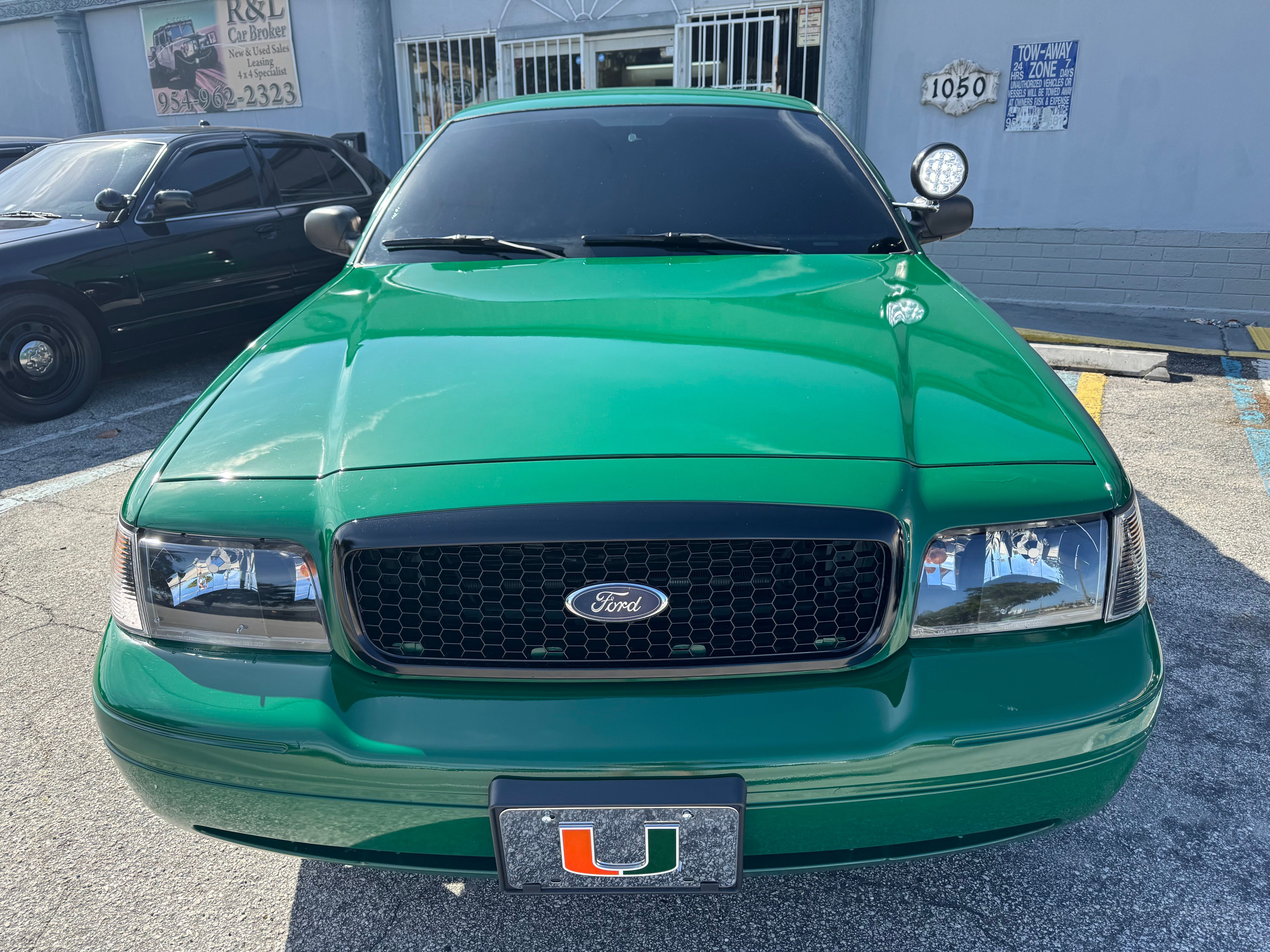 Used 2010 Ford Crown Victoria Police Interceptor RWD image 2