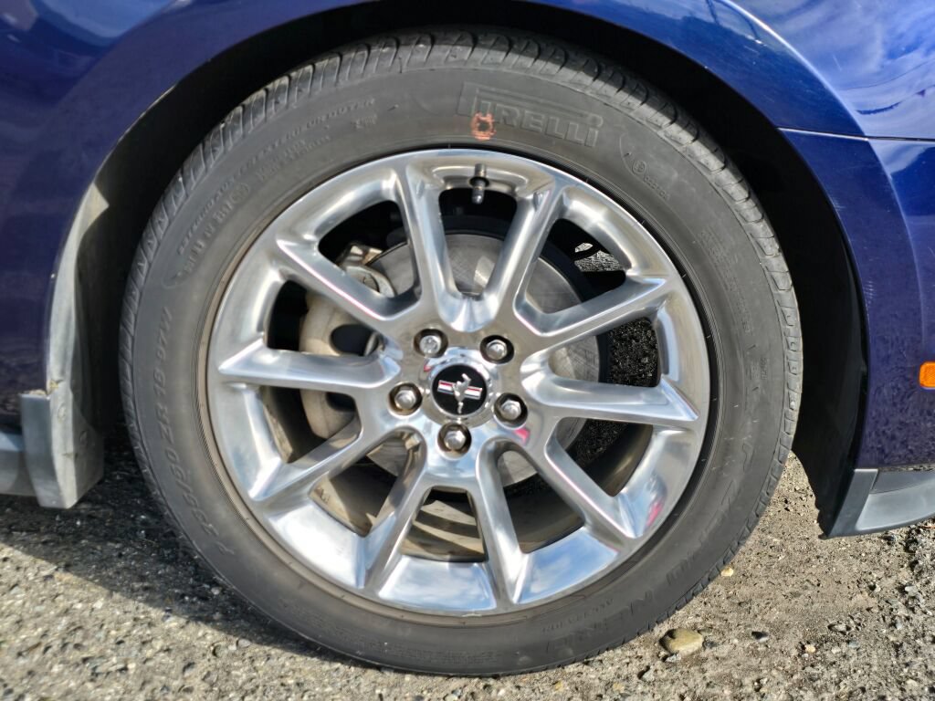 Used 2010 Ford Mustang Premium RWD image 9